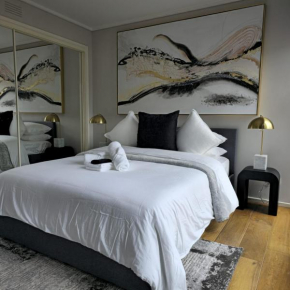 Luxuriq on Bourke